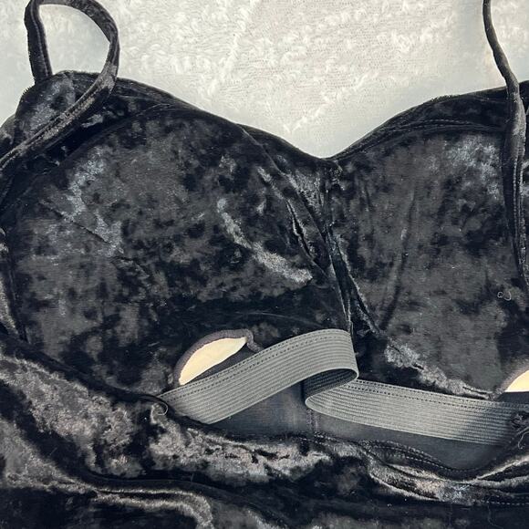 BuffBunny Velvet Cropped Glam Tank Top Black Adjustable Straps Size M Y2K NWT - Picture 10 of 11